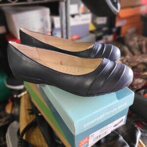 NWB CLIFFS BY WHITE MOUNTAIN Women's Clara Ballet Flat NAVY 10 WIDE